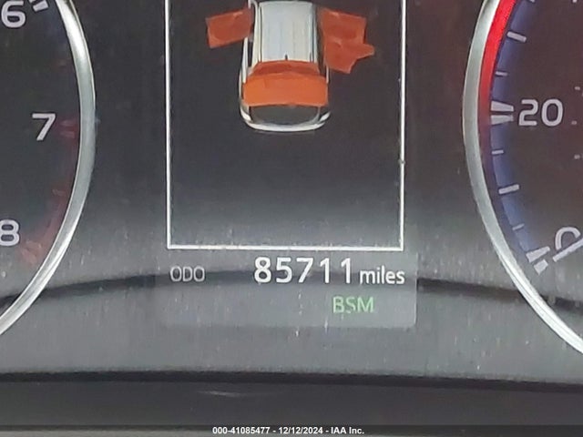 Toyota Rav4 Limited 2018 JTMDFREV3JD245524 Image 15