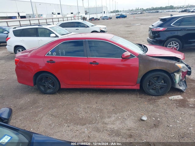 4T1BF1FK0EU731139 Toyota CAMRY SE