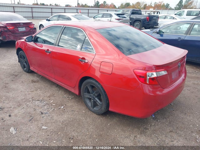 4T1BF1FK0EU731139 Toyota CAMRY SE