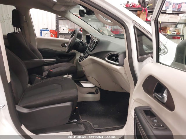 2C4RC1CG3PR533988 Chrysler Voyager Lx