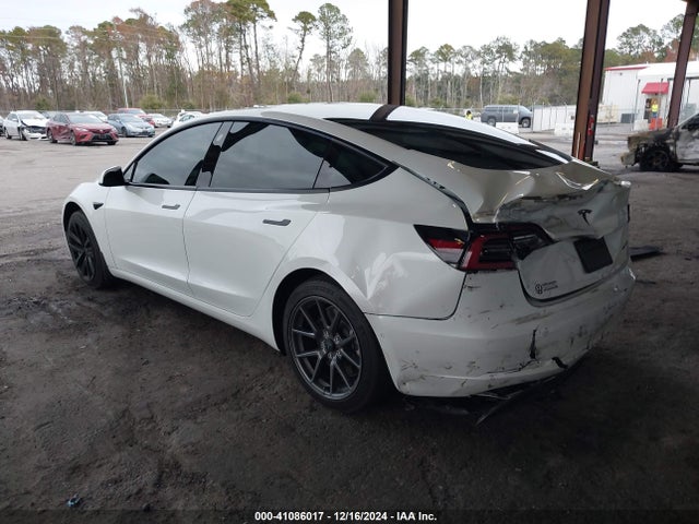 2022 TESLA MODEL 3 5YJ3E1EB7NF114939 Photo 2