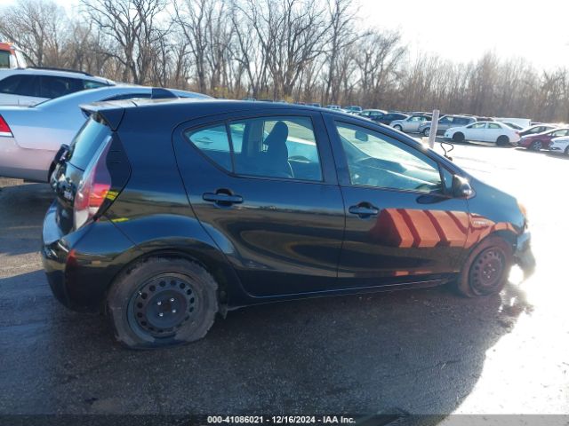 JTDKDTB39F1105239 Toyota Prius C Two