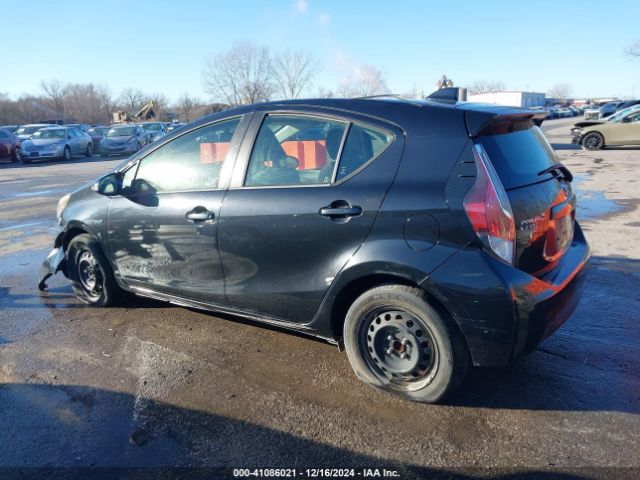 JTDKDTB39F1105239 Toyota Prius C Two