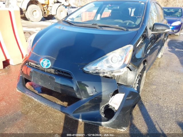 JTDKDTB39F1105239 Toyota Prius C Two