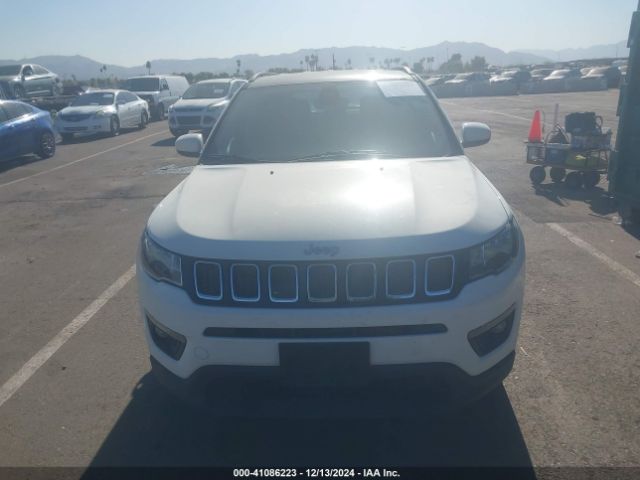 3C4NJCBB4JT293148 Jeep Compass Latitude Fwd