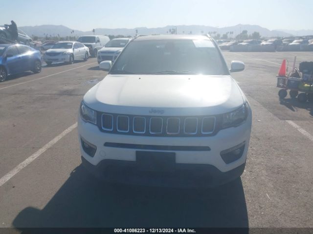 3C4NJCBB4JT293148 Jeep Compass Latitude Fwd