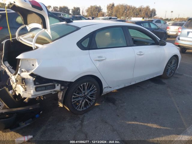 3KPF54AD0NE456051 KIA Forte Gt-line