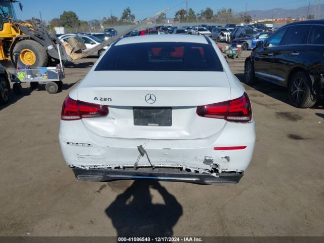 WDD3G4EB1LW042422 Mercedes-Benz A 220