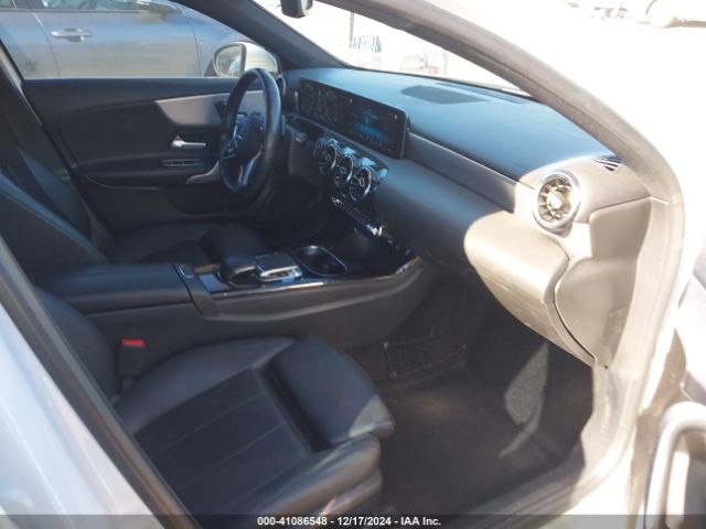 WDD3G4EB1LW042422 Mercedes-Benz A 220