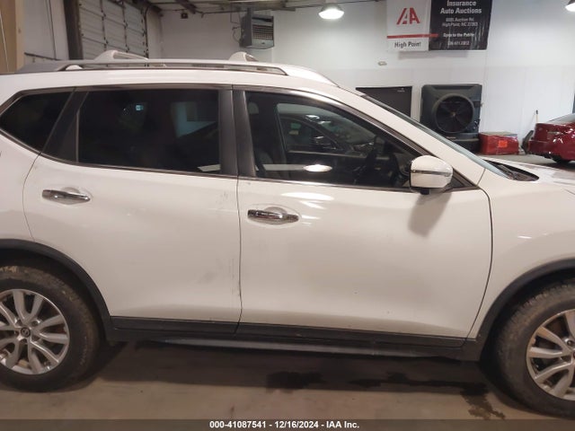 Nissan ROGUE SV 2017 KNMAT2MT8HP535821 Image 13