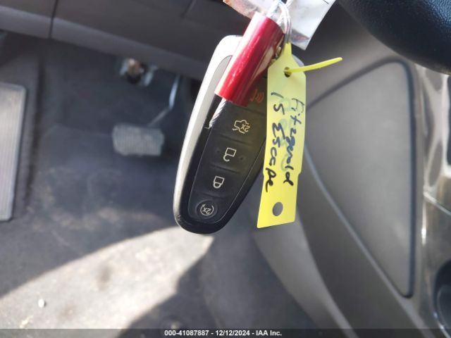 1FMCU0J94FUC59716 Ford Escape Titanium