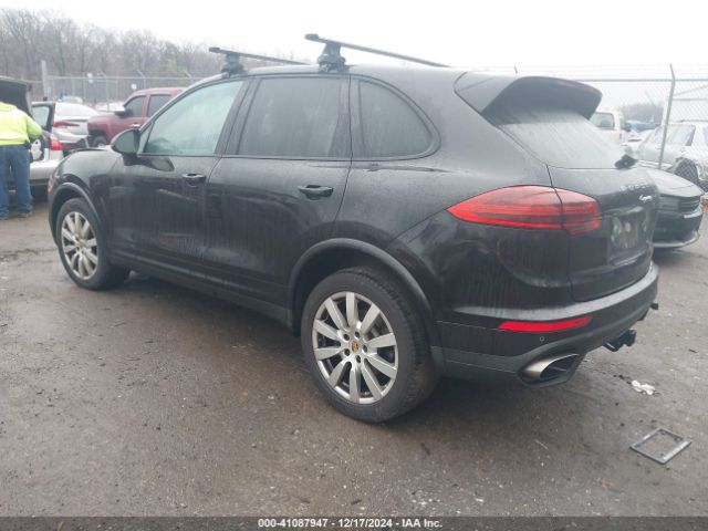 2017 PORSCHE CAYENNE WP1AA2A22HKA87556 Photo 2