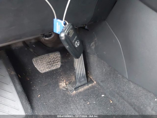 2T3W1RFV9NC182557 Toyota Rav4 Xle