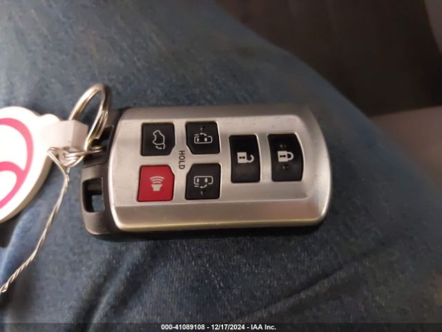 5TDYK3DC5FS588258 Toyota Sienna Xle/limited