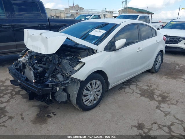KIA FORTE LX 2016 KNAFK4A68G5484640 Image 2