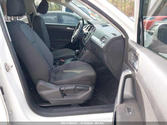 3VV1B7AX6JM052588 Volkswagen Tiguan 2.0t S