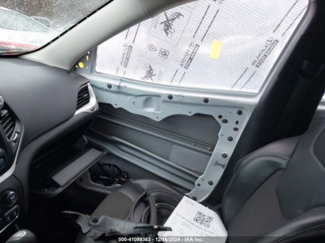 1C4PJLLB6JD584666 Jeep Cherokee Latitude Plus Fwd