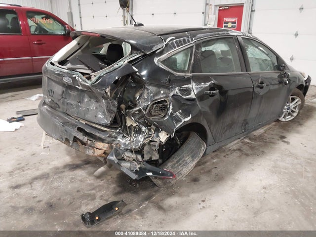 1FADP3K22JL206035 Ford FOCUS SE