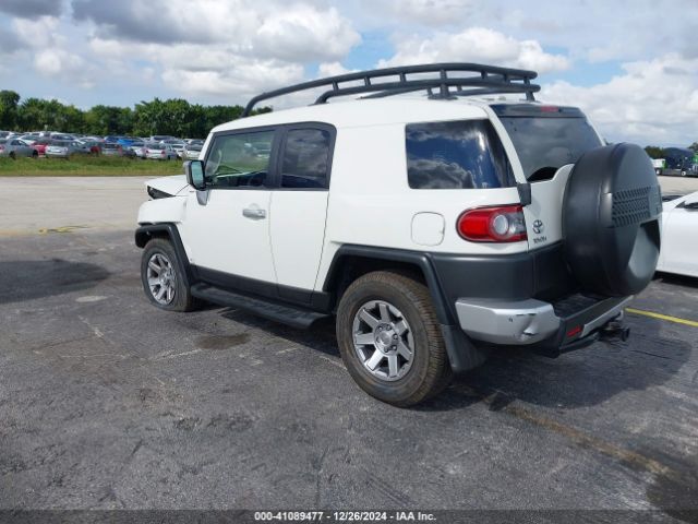 2014 TOYOTA FJ CRUISER JTEBU4BF5EK206623 Photo 2