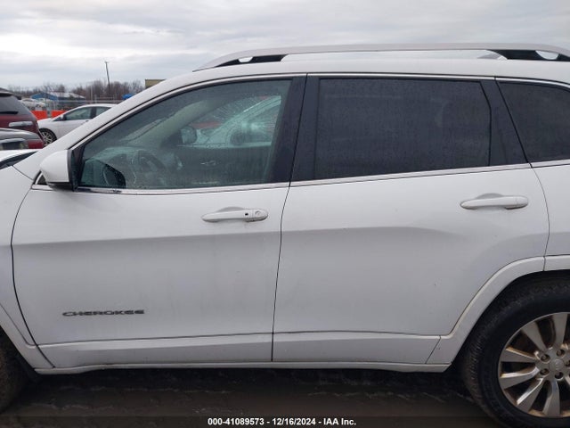 1C4PJMJX7JD594353 Jeep Cherokee Overland 4x4