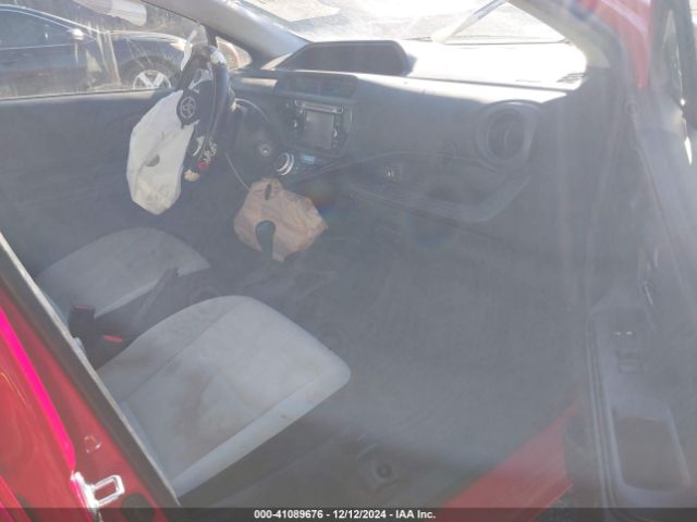 JTDKDTB3XF1094588 Toyota Prius C One