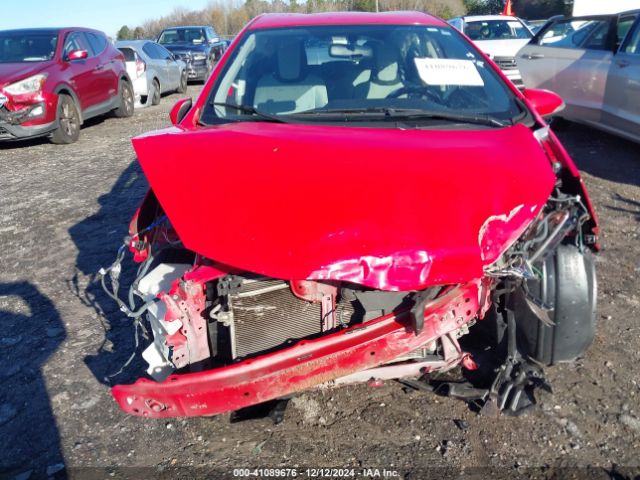 JTDKDTB3XF1094588 Toyota Prius C One