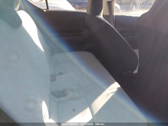 JTDKDTB3XF1094588 Toyota Prius C One