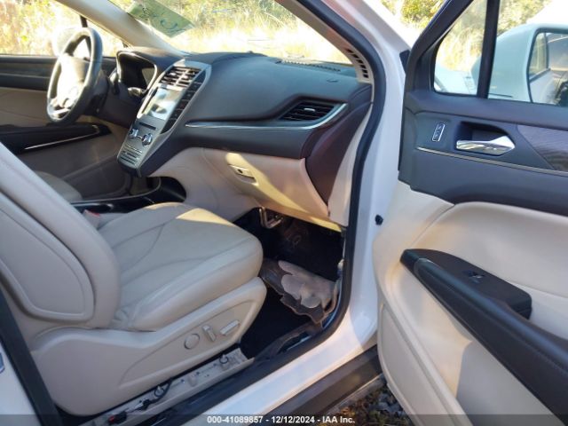 5LMCJ3C95HUL71657 Lincoln Mkc Reserve