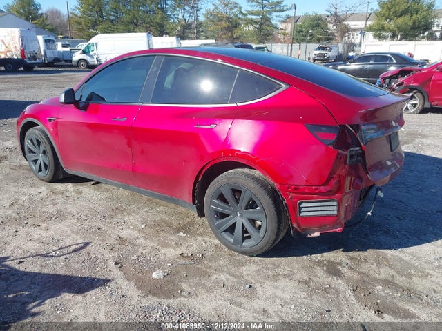 2024 TESLA MODEL Y 7SAYGDEEXRA286352 Photo 2