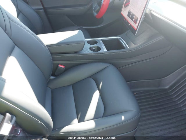 2024 TESLA MODEL Y 7SAYGDEEXRA286352 Photo 4