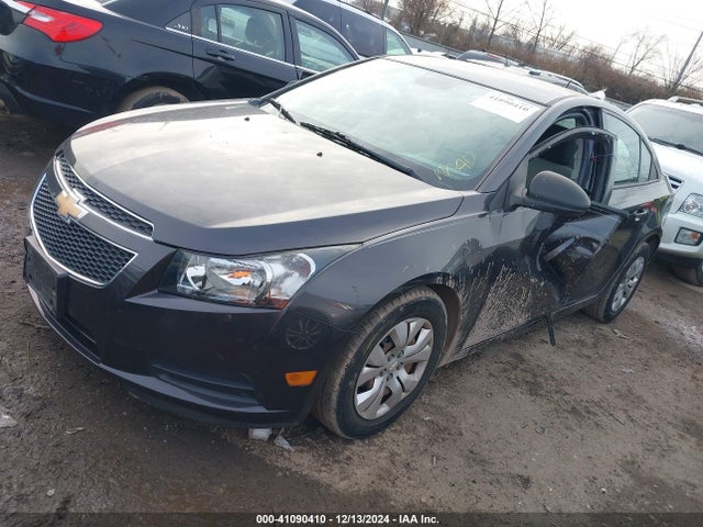 Chevrolet Cruze Ls Auto 2014 1G1PA5SG9E7462132 Image 2