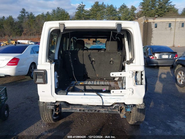 1C4HJXENXLW220910 Jeep Wrangler Unlimited Sahara