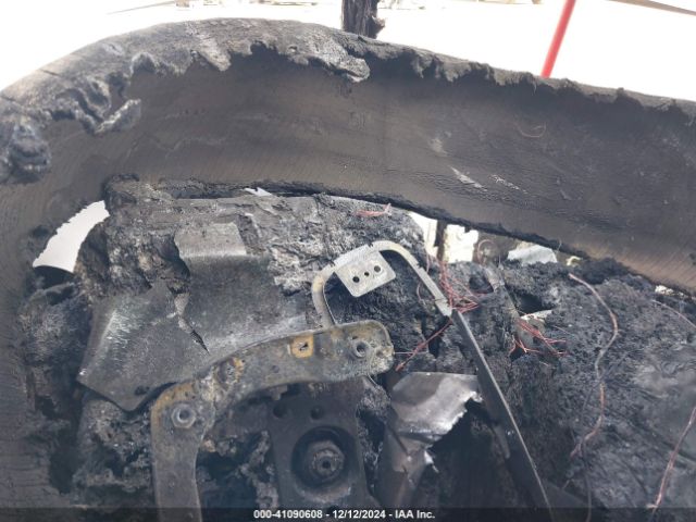 5XYKTCA66EG439340 KIA SORENTO LX