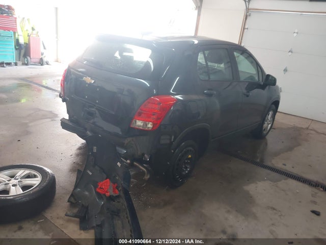 Chevrolet TRAX LS 2019 3GNCJKSB2KL291635 Image 4