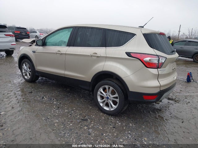 Ford ESCAPE SE 2017 1FMCU9GD1HUE83674 Image 3