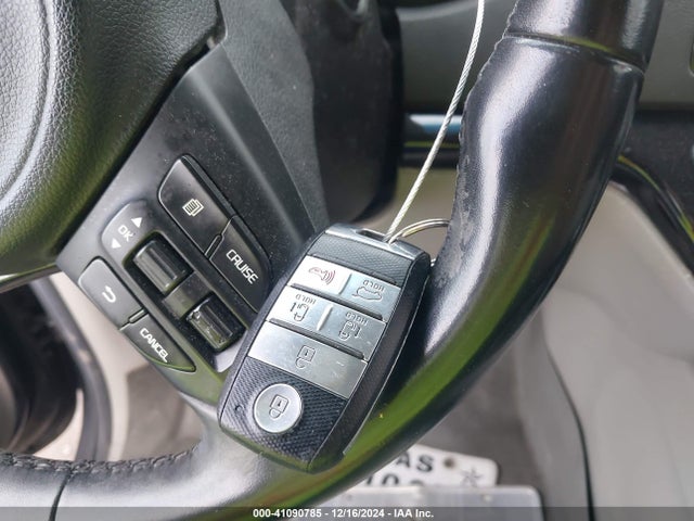 KNDMB5C13G6215893 KIA SEDONA LX