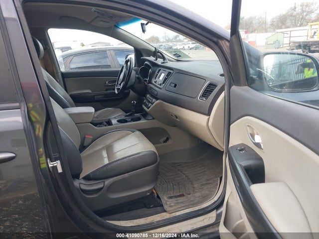 KNDMB5C13G6215893 KIA SEDONA LX