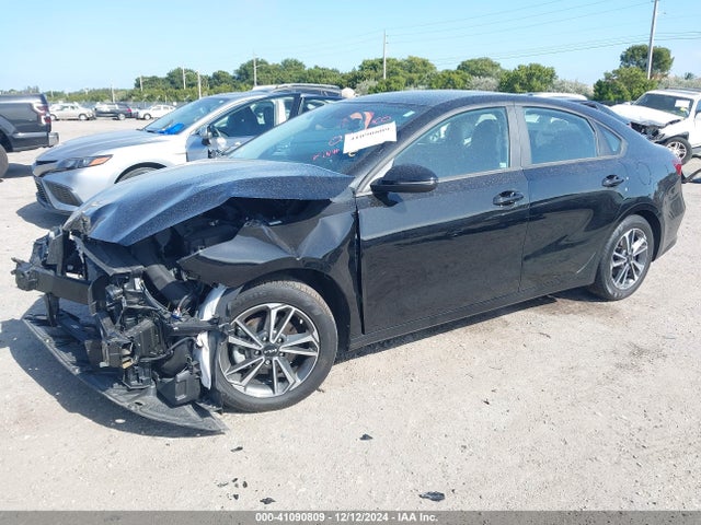 KIA Forte Lxs 2023 3KPF24AD8PE630797 Image 2
