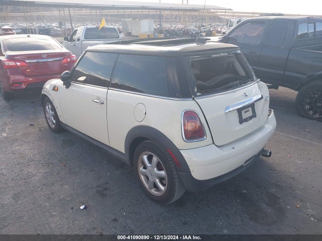 2009 MINI COOPER WMWMF33529TW74524 Photo 2