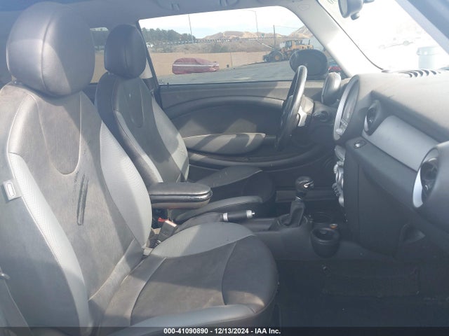 2009 MINI COOPER WMWMF33529TW74524 Photo 4