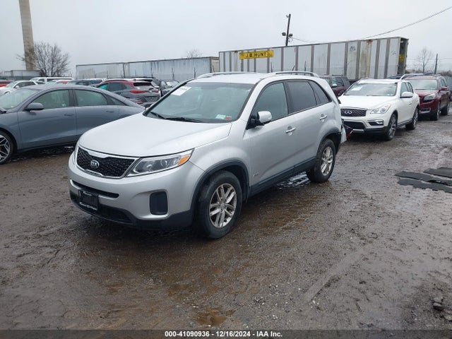 KIA Sorento Lx V6 2015 5XYKTDA70FG554967 Image 2