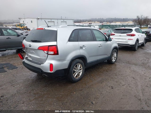 KIA Sorento Lx V6 2015 5XYKTDA70FG554967 Image 4