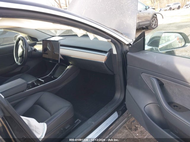 2019 TESLA MODEL 3 5YJ3E1EB5KF194091 Photo 4