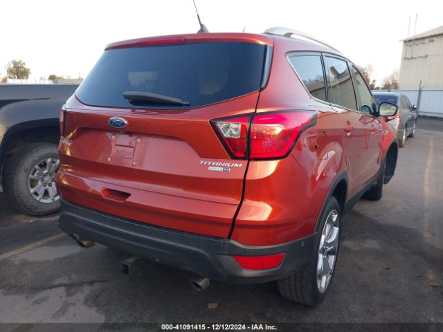 1FMCU9J90KUC32396 Ford Escape Titanium