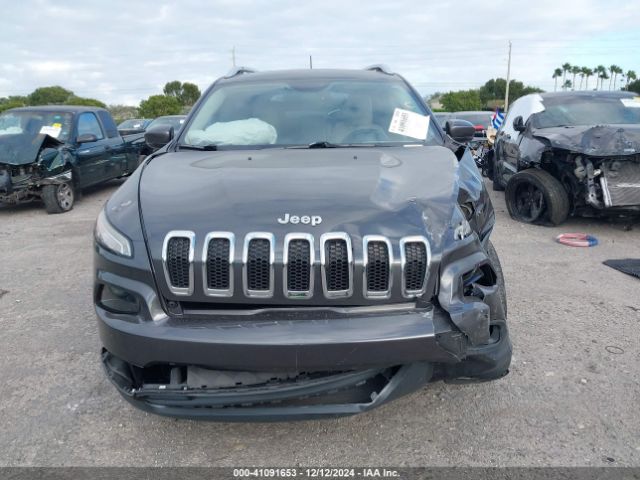 1C4PJLCB1HW561763 Jeep Cherokee Latitude Fwd