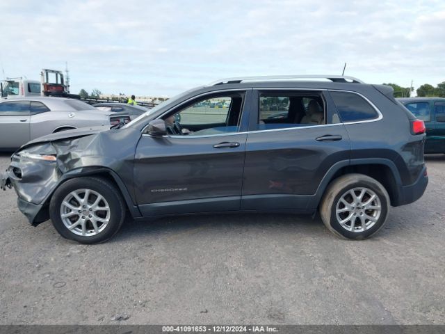 1C4PJLCB1HW561763 Jeep Cherokee Latitude Fwd