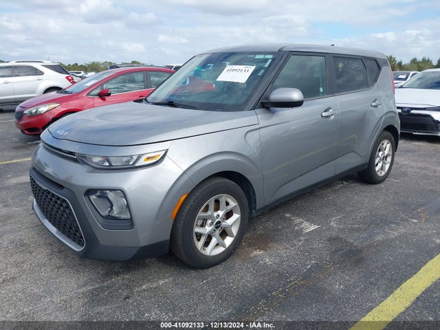 KIA SOUL LX 2022 KNDJ23AUXN7810395 Image 2