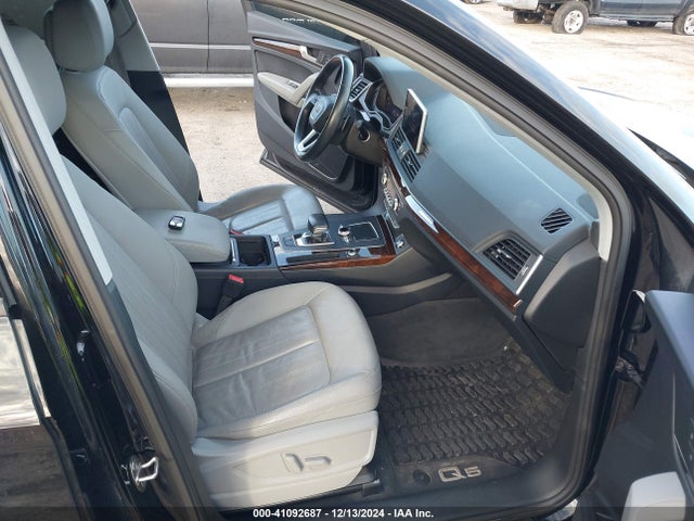 WA1ANAFY8J2178621 Audi Q5 2.0t Premium/2.0t Tech Premium
