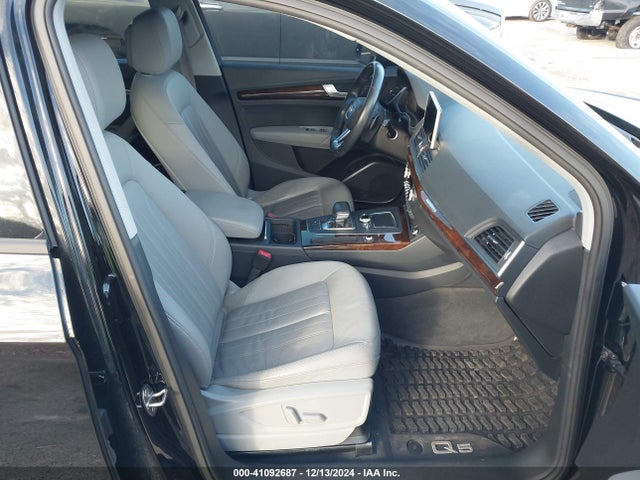 WA1ANAFY8J2178621 Audi Q5 2.0t Premium/2.0t Tech Premium