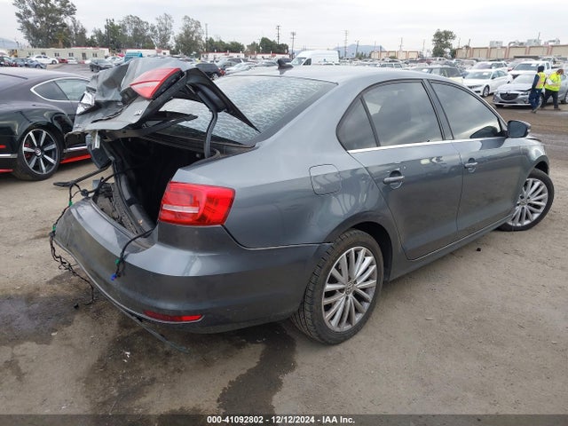 3VWD17AJ2FM283423 Volkswagen Jetta 1.8t Se